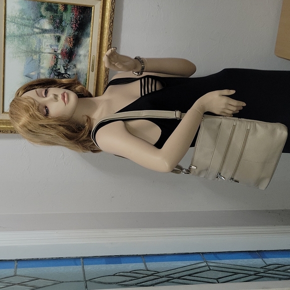 Large cream leather cowhide crossbody purse. - Picture 9 of 10